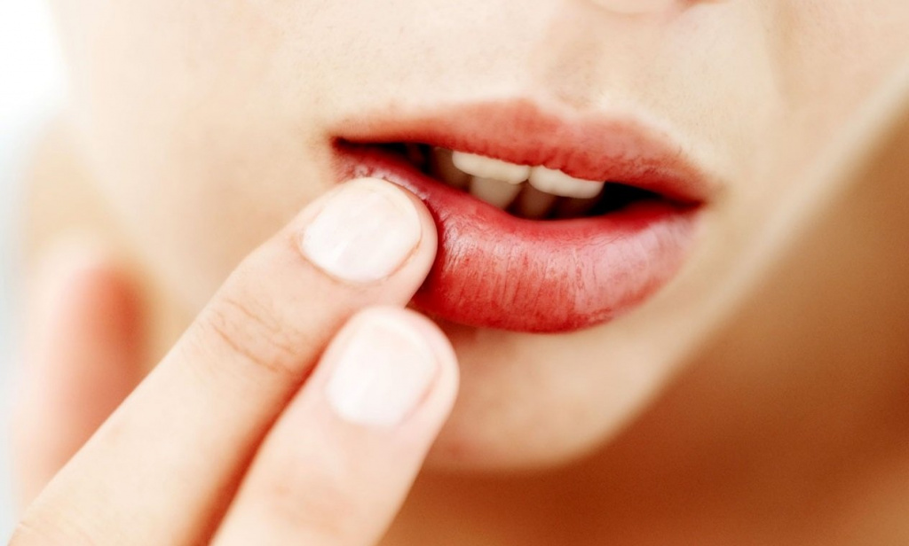 8 женских хитростей по уходу за губами