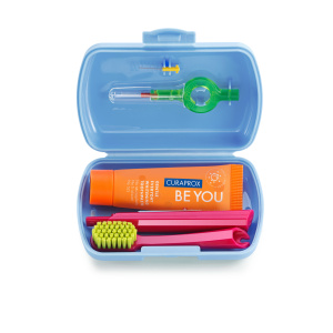Curaproxs Be You набор дорожный в голубом боксе: щетка зубная складная, паста, набор межзубных ершиков с держателем Купить Curaproxs Be You набор дорожный в голубом боксе: щетка зубная складная, паста, набор межзубных ершиков с держателем