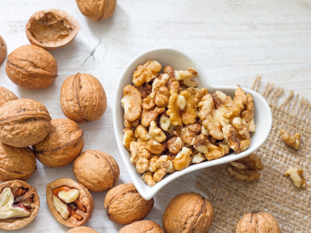 Состав, калорийность грецкого ореха: 10 полезных свойств и противопоказания