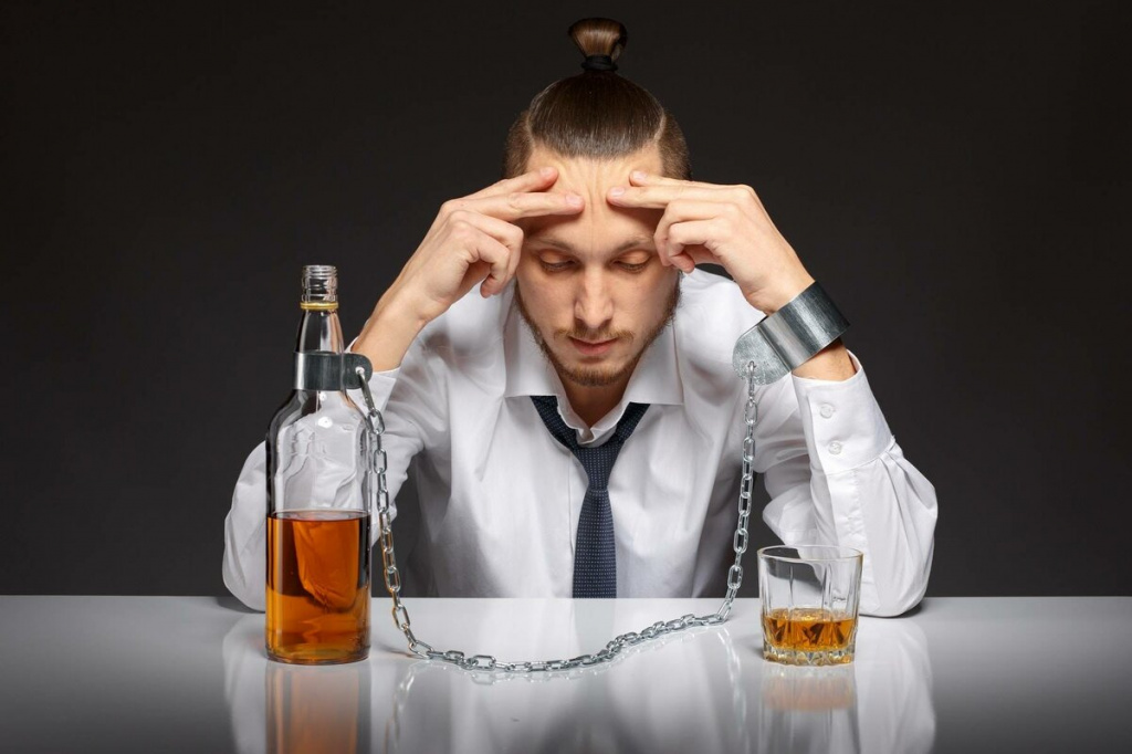Алкоголизм: симптомы, 3 стадии, где купить эффективные препараты недорого